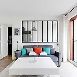 Cozy Studio Apartment In The Heart Of Paris