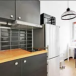 Cozy Studio Apartment In The Heart Of Paris